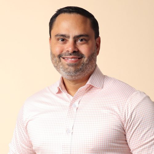 Roger Bustos Headshot